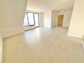 Wohnzimmer mit Balkon - 3 Zimmer Etagenwohnung in Krefeld