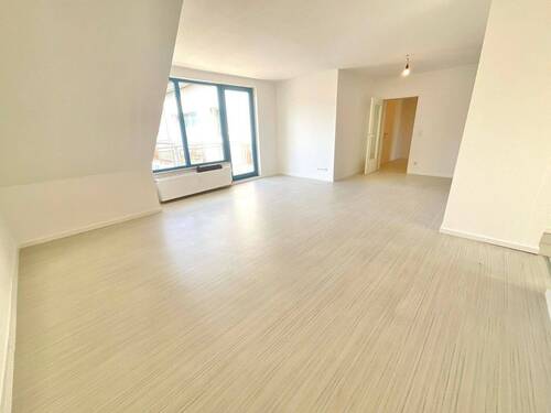 Wohnzimmer mit Balkon - 3 Zimmer Etagenwohnung in Krefeld