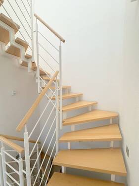 Offene Treppe mit Echtholzstufen - 
