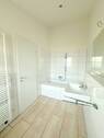 Bad en Suite mit Badewanne - 
