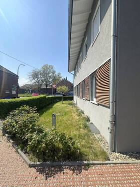 Vorgarten - Doppelhaushälfte mit 120,00 m&sup2; in Mönchengladbach zur Miete