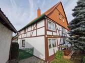 Seitlich mit Weg zur Garage - 7 Zimmer Mehrfamilienhaus, Wohnhaus in Vahlbruch
