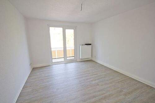 Wohnzimmer - Nachnutzer gesucht! 3-Raumwohnung im beliebten Stadtteil Frohe Zukunft!