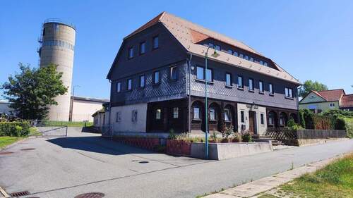 Front- und Seitenansicht - 1 Zimmer Mehrfamilienhaus, Wohnhaus zum Kaufen in Ebersbach-Neugersdorf