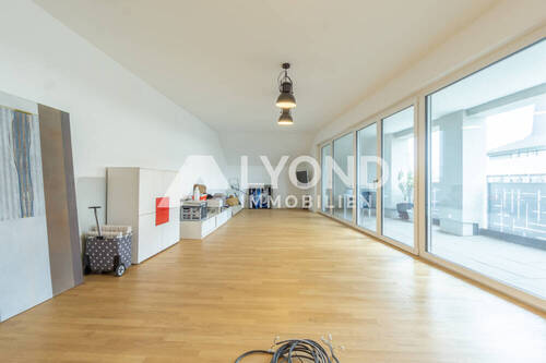 Wohn- und Essbereich - Neuwertige Dachgeschosswohnung mit großem Balkon, Aufzug und TG-Stellplatz in Ludwigsburg