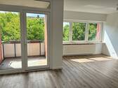 Wohnzimmer - 2,5 Zimmerwohnung mit Balkon! - 600,00&nbsp;EUR Kaltmiete, ca.&nbsp; 65,30&nbsp;m&sup2;&nbsp;Wohnfl&auml;che
