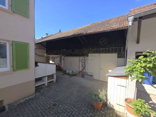 zwischen Haus u. Schopf - 
