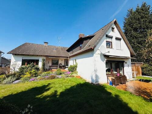 6 Hausansicht mit Terrasse - 