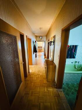 8 Flur Haupthaus - 
