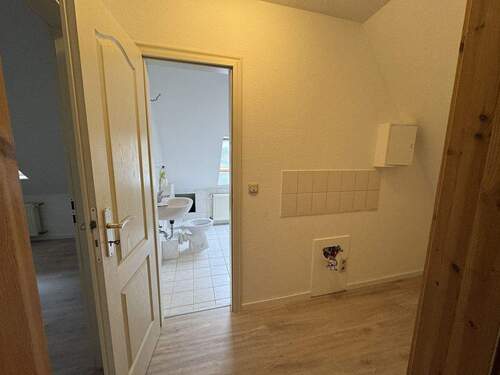 Flur mit Küchenbereich - 1 Zimmer Etagenwohnung in Greifswald