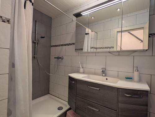 Badezimmer - Reihenmittelhaus mit 100,00 m&sup2; in Salzgitter zum Kaufen