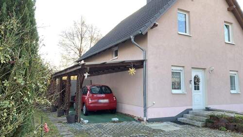 Hauseingang+Carport - 5 Zimmer Einfamilienhaus in Zittau