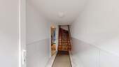 Treppenhaus / Haupteingang - 