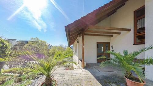 Eingang - 6 Zimmer Mehrfamilienhaus, Wohnhaus zum Kaufen in Eningen unter Achalm