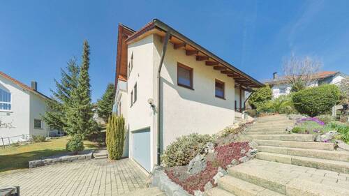 Außenansicht - 6 Zimmer Mehrfamilienhaus, Wohnhaus in Eningen unter Achalm