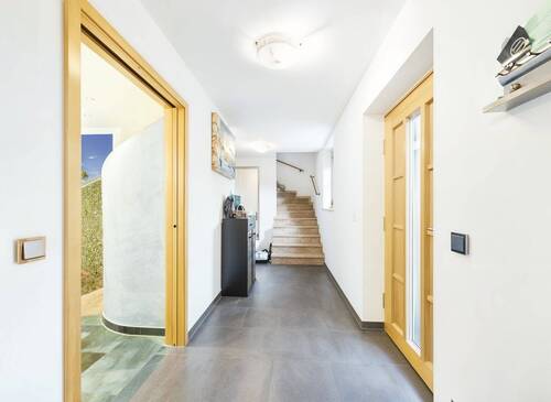 Flur EG - 6 Zimmer Doppelhaushälfte in Moorenweis