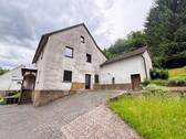 Seitenansicht - 8 Zimmer Mehrfamilienhaus, Wohnhaus zum Kaufen in Windeck / Geilhausen