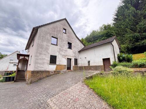 Seitenansicht - 8 Zimmer Mehrfamilienhaus, Wohnhaus zum Kaufen in Windeck / Geilhausen