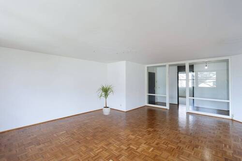 Wohnzimmer - 4 Zimmer Etagenwohnung zum Kaufen in München