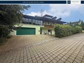 Garage - Familienfreundliches Wohnen auf 2 Etagen mit Garten, Wintergarten & Poolnutzung