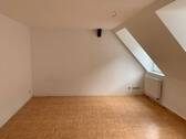 Bild 3 - Schöne 1 Zimmer Dachgeschoss-Wohnung mit Aufzug am historischen Platz! Mit Küche