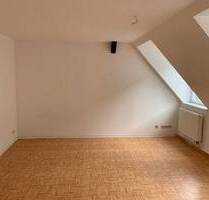 Schöne 1 Zimmer Dachgeschoss-Wohnung mit Aufzug am historischen Platz! Mit Küche - Weißenfels