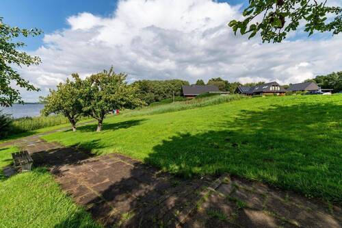 Wasser und Haus in einem Blick - Mehrfamilienhaus, Wohnhaus mit 208,10 m² in Fahrdorf zum Kaufen
