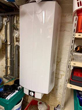 neuwertiger Warmwasserboiler - 