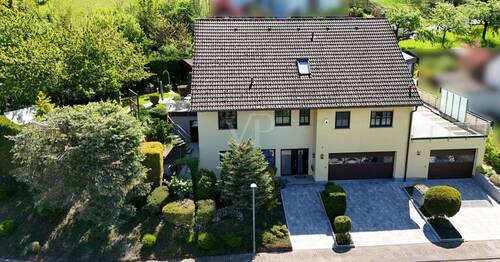 Hausansicht - Home. Spa. Gym. Garten. Pool. Wow!