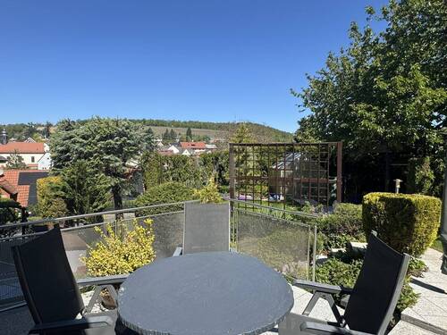 Wohlfühlplatz mit Aussicht - 9 Zimmer Einfamilienhaus in Wertheim / Lindelbach