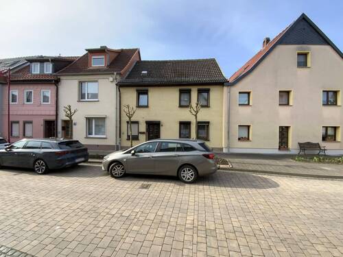 Straßenansicht - 6 Zimmer Reihenmittelhaus zum Kaufen in Clingen