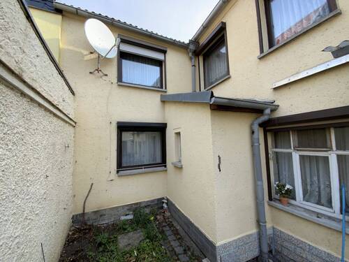 Hofansicht - Reihenmittelhaus mit 150,00 m² in Clingen zum Kaufen