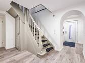 Hausflur mit Abstellkammer - 
