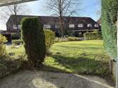 Terrasse mit Blick zum Garten - 2 Zimmer Terrassenwohnung in Glinde