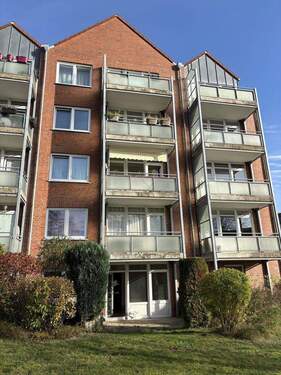 Rückansicht mit Terrasse - 