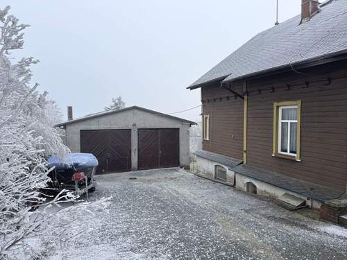 Zufahrt und Doppelgarage - 6 Zimmer Einfamilienhaus in Kurort Oybin