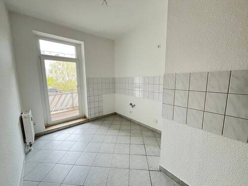 Küche mit Balkon.jpg - 