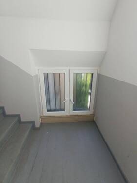 Treppenhaus mit Fenster - 