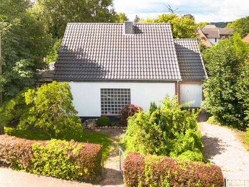 Hausansicht - 4 Zimmer Mehrfamilienhaus, Wohnhaus zum Kaufen in Kirchbarkau