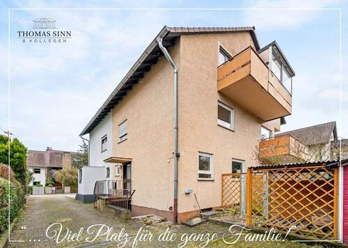 Hausansicht - Doppelhaushälfte mit Potenzial - großer Hof - Garten - viel Platz für die Familie