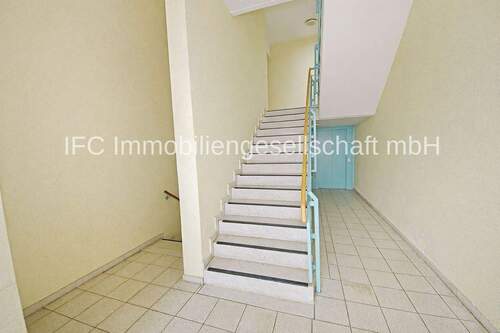 Hausflur / Treppenhaus - 