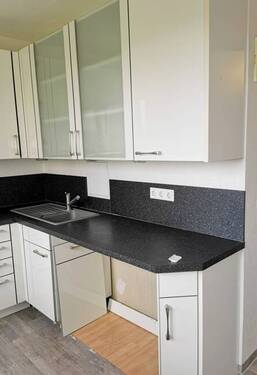 Küche mit Platz für Spülmaschine und Waschmaschine - Etagenwohnung mit 78,00 m&sup2; in Ludwigshafen am Rhein / Pfingstweide zum Kaufen