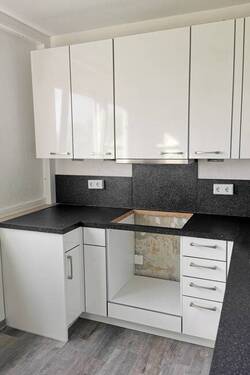 Küchenzeile mit Platz für Backofen und Ceranfeld - 