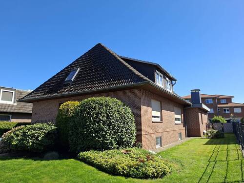 Ansicht - 7-Zimmer-Zweifamilienhaus mit Vollkeller & Garage in bevorzugter Wohnlage