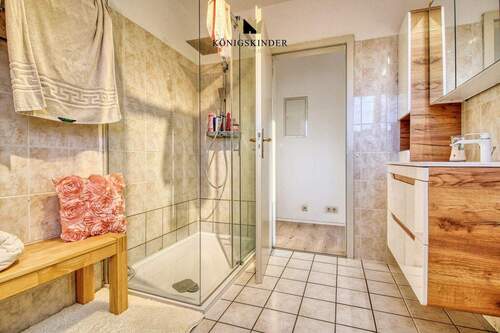 Bad mit Dusche - 