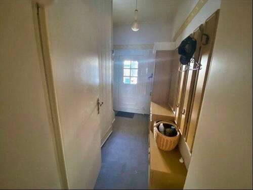 EG-Blick vom Flur zur Tür - 