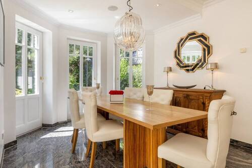 Erdgeschoss: genussvolles Essen im Westerker mit G - 