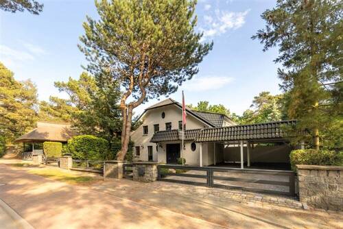 Komplett eingefriedetes Grundstück mit Doppelcarpo - 9 Zimmer Einfamilienhaus zum Kaufen in Baabe