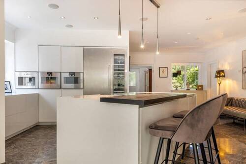 Küchenvariationen- Hauptküche und zusätzliche Back - 