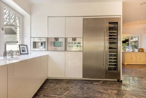 Küchenvariationen- Hauptküche und zusätzliche Back - 